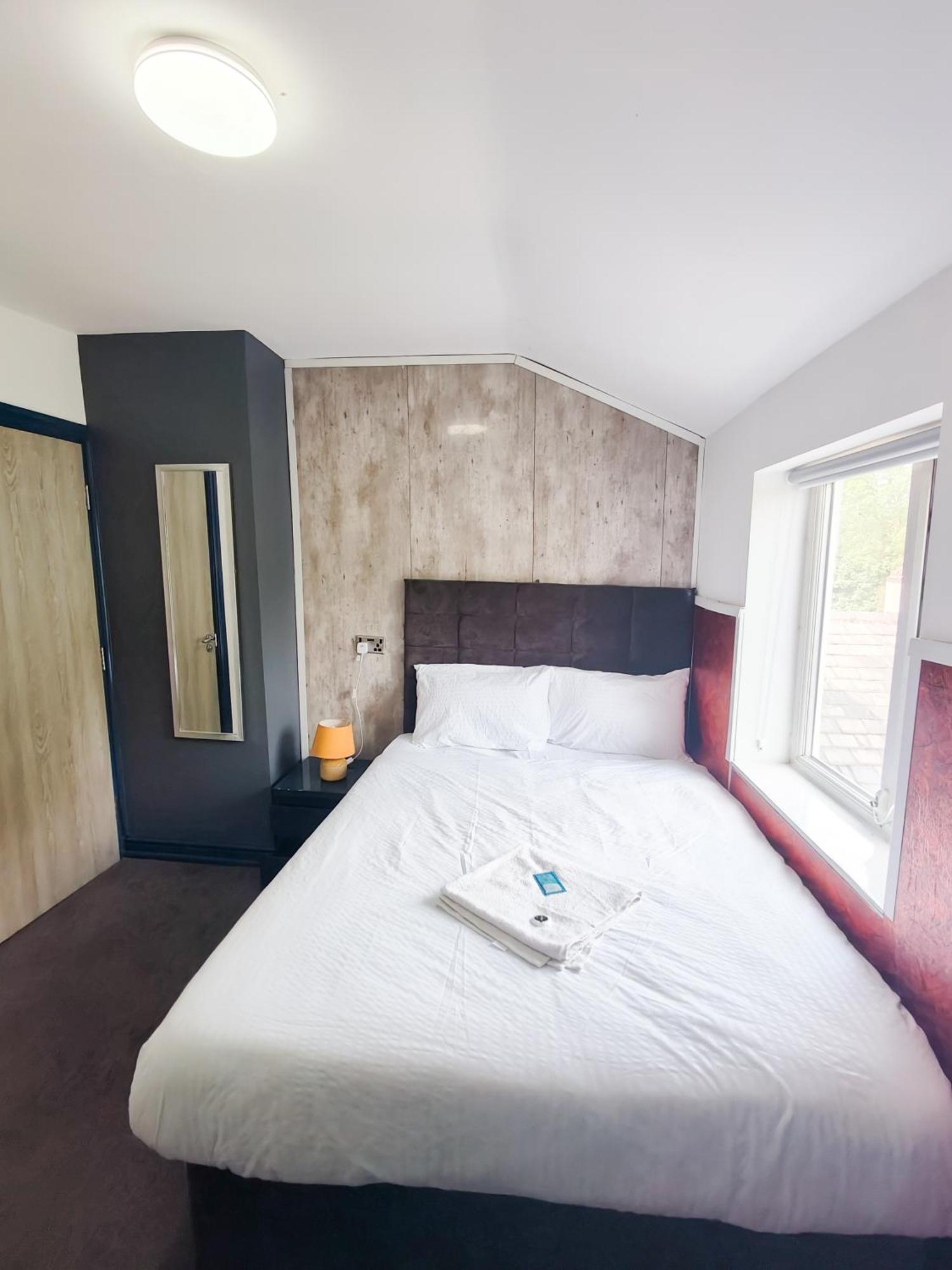Park City Suites Hotel Manchester Exteriör bild
