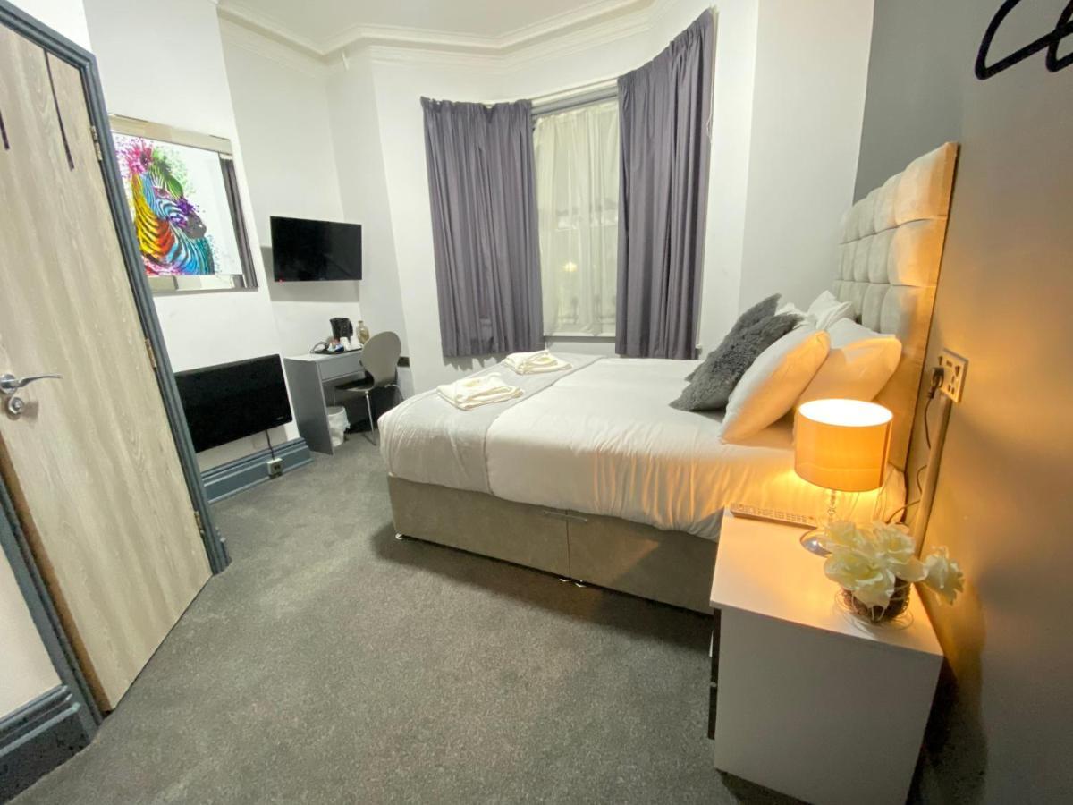Park City Suites Hotel Manchester Exteriör bild